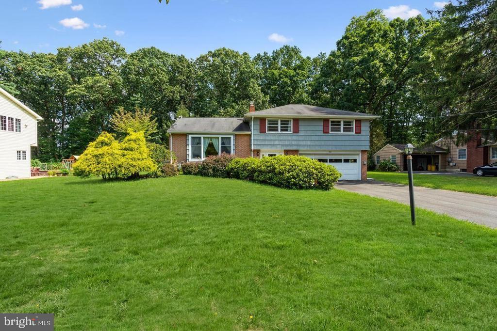 318 Oak Ln - Photo 4 of 10