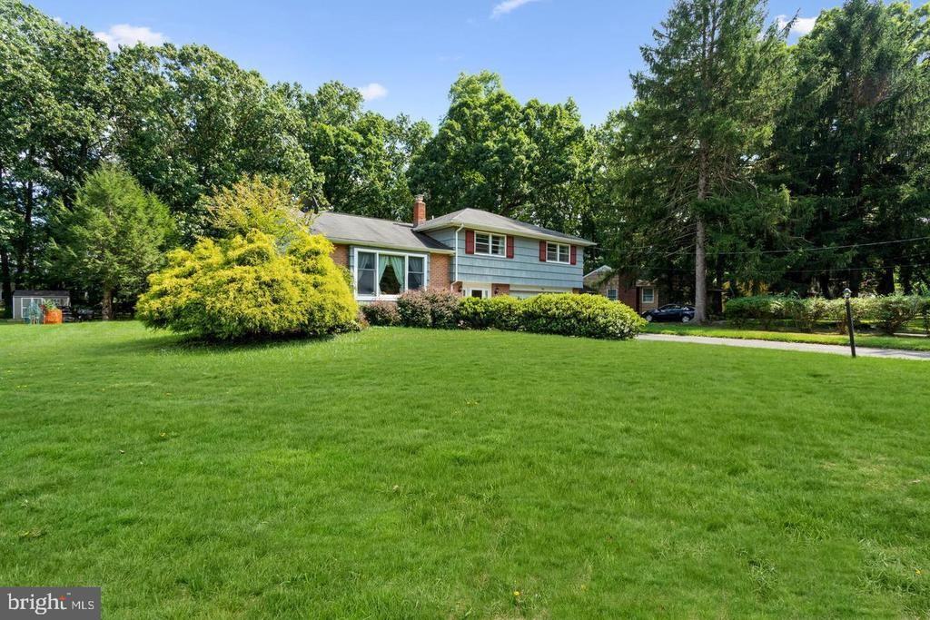 318 Oak Ln - Photo 5 of 10