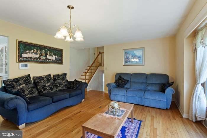 318 Oak Ln - Photo 6 of 10