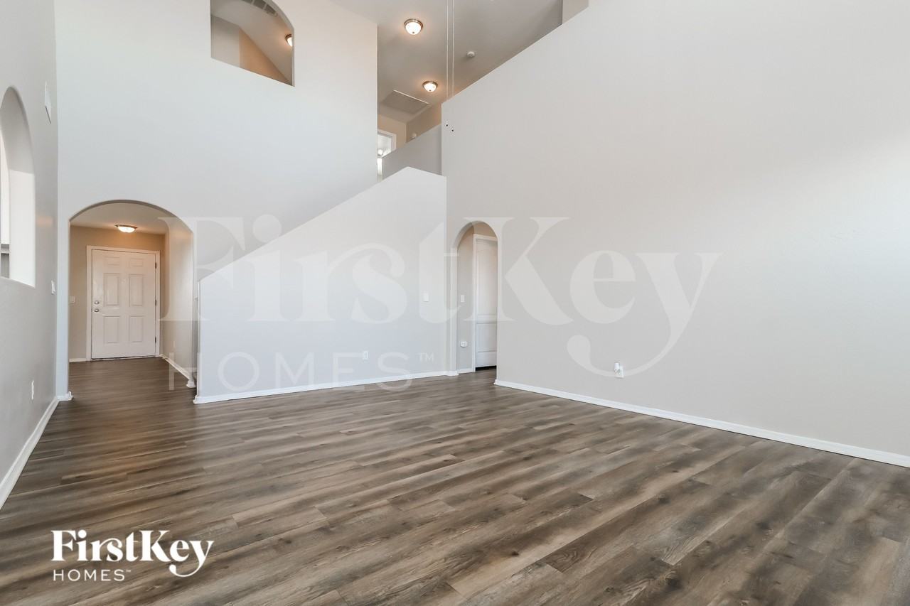 25186 W Jackson Ave - Photo 2 of 15