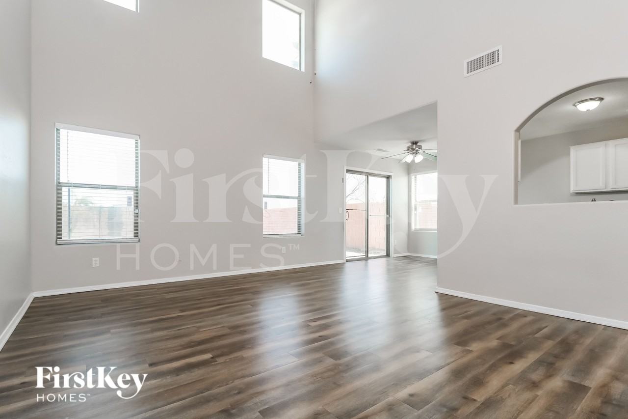 25186 W Jackson Ave - Photo 3 of 15