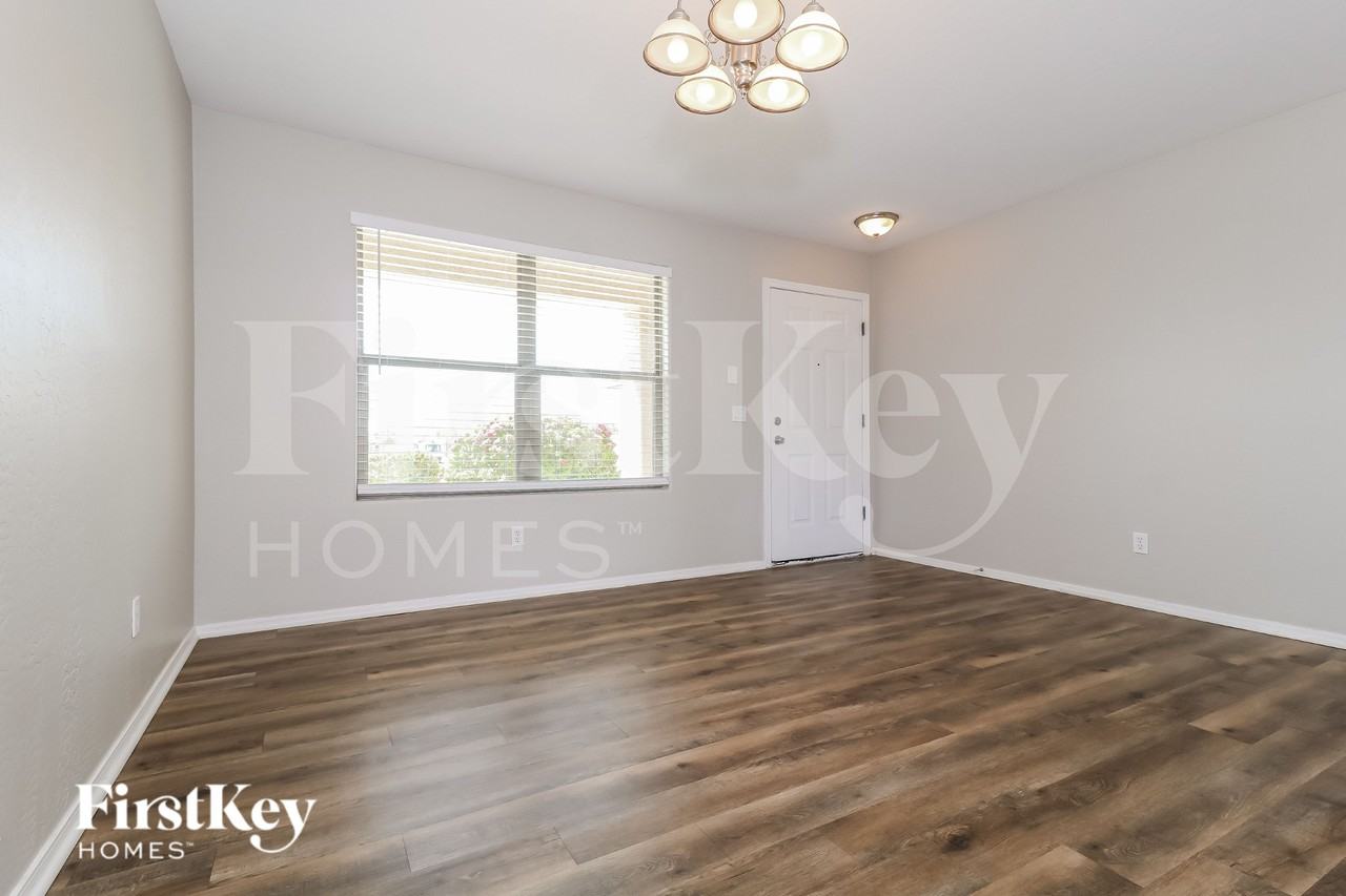 25186 W Jackson Ave - Photo 4 of 15