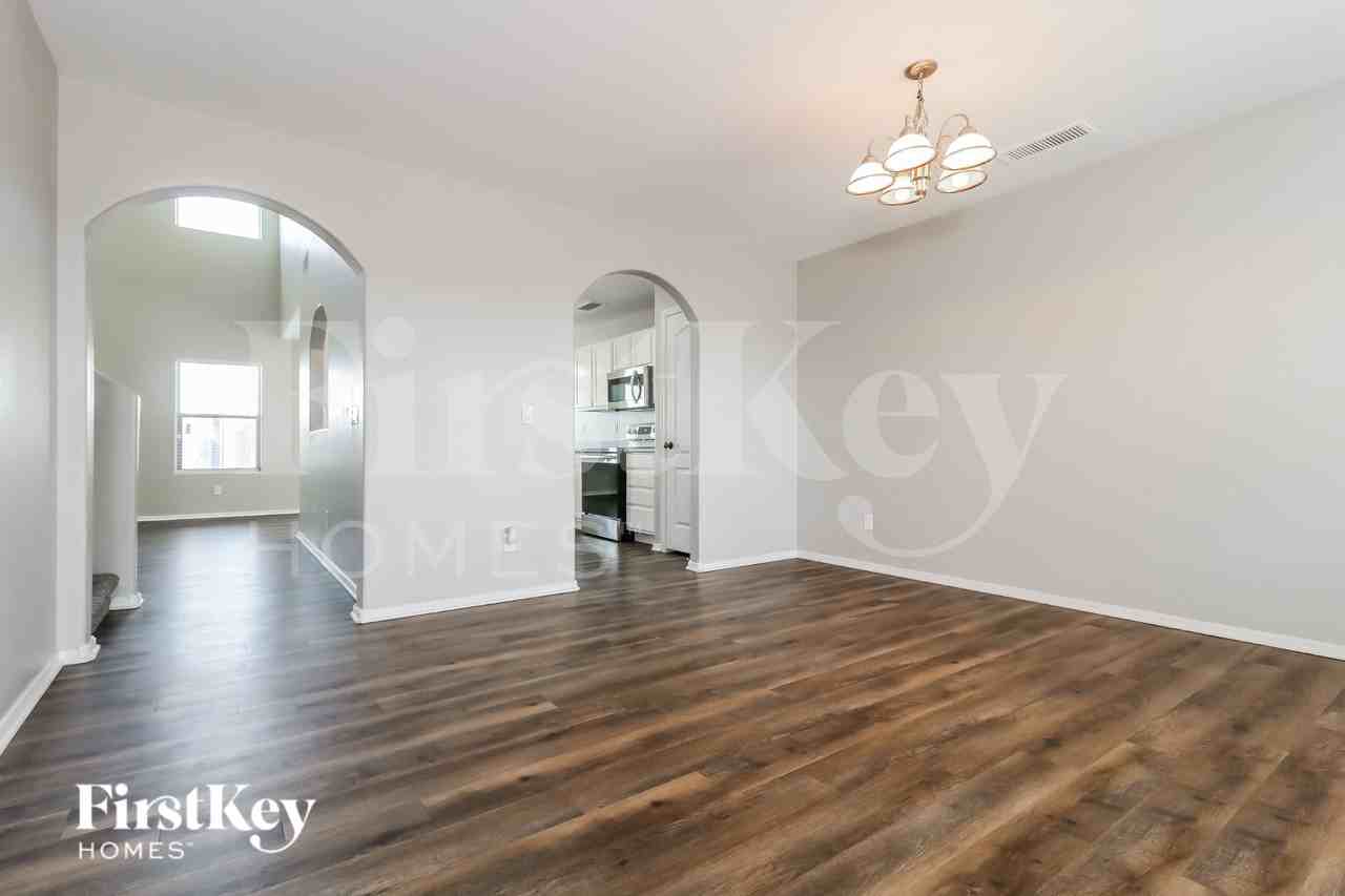 25186 W Jackson Ave - Photo 5 of 15