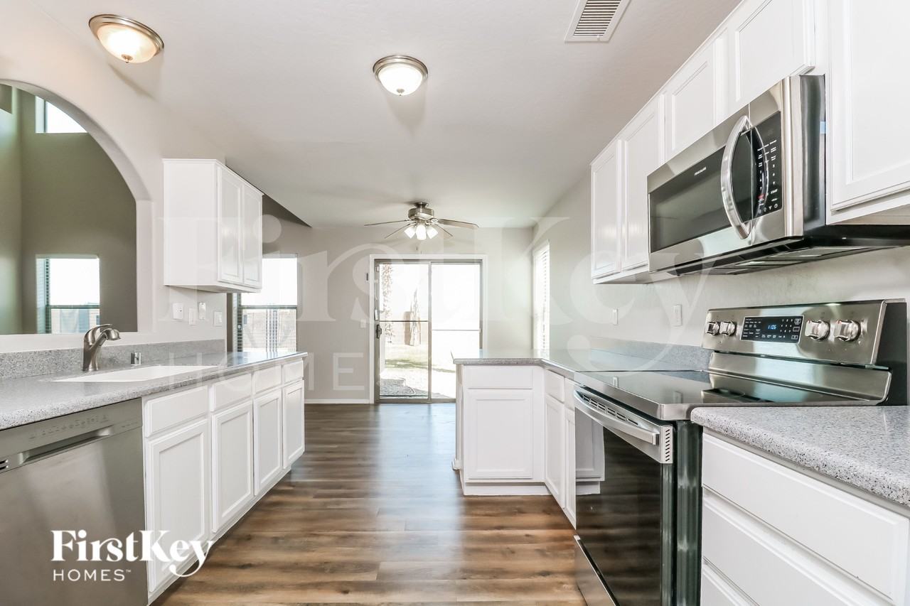 25186 W Jackson Ave - Photo 6 of 15