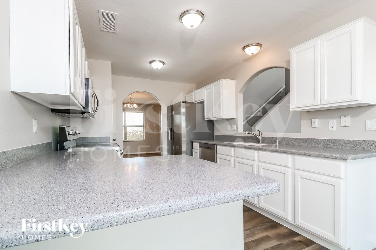 25186 W Jackson Ave - Photo 7 of 15