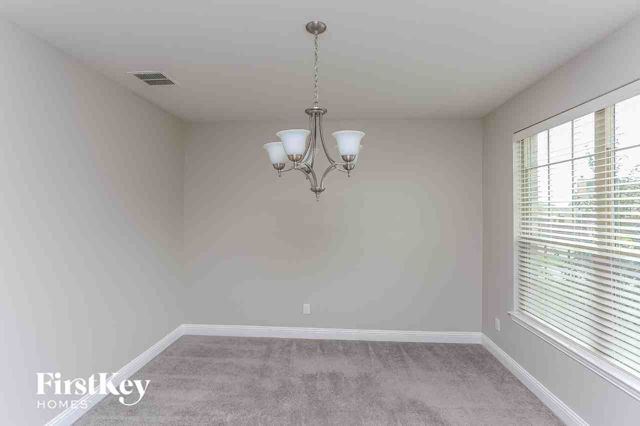 7508 Rose Crest Blvd - Photo 5 of 15