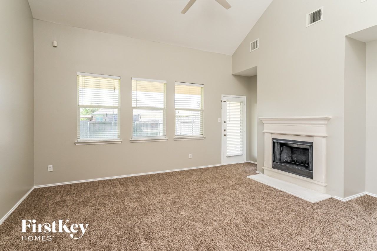 221 Cookston Ln - Photo 2 of 15