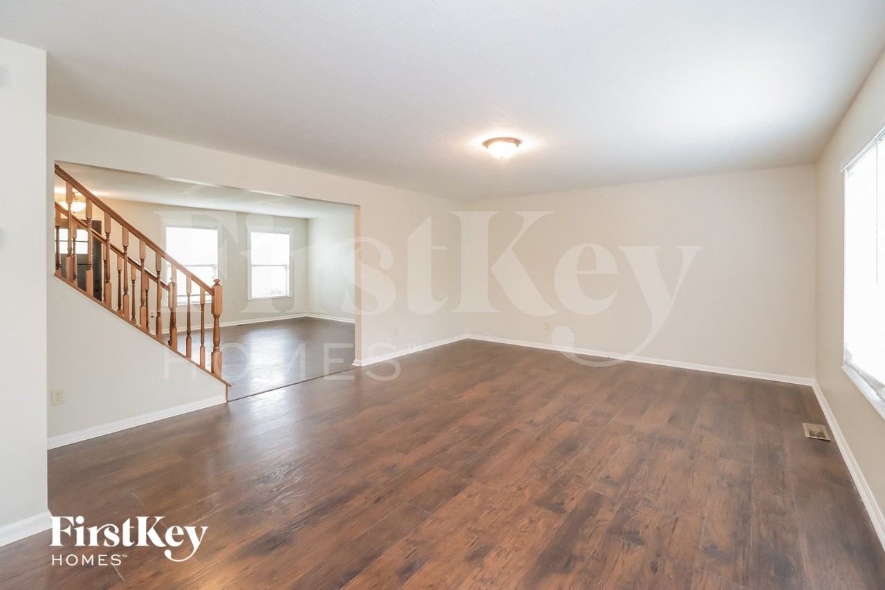 3190 Shadow Ridge Ct - Photo 3 of 15