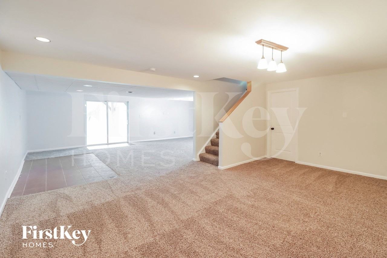 3190 Shadow Ridge Ct - Photo 4 of 15
