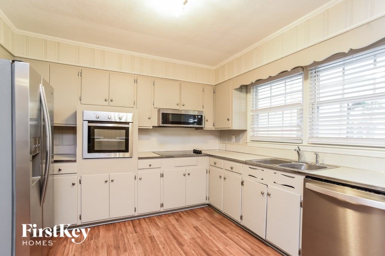 517 Downey Pl - Photo 6 of 15