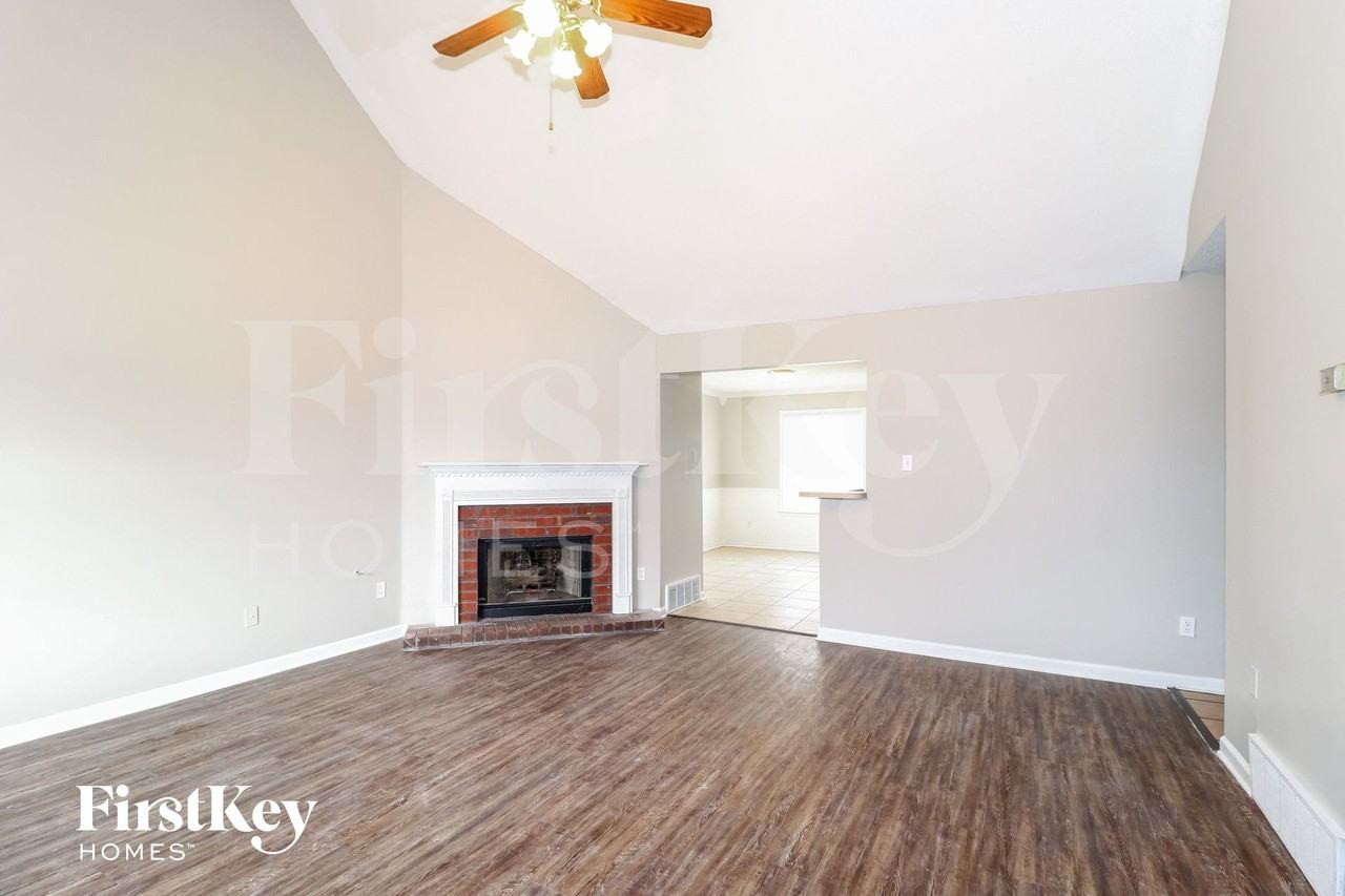 2750 Park Crest Cv - Photo 3 of 15