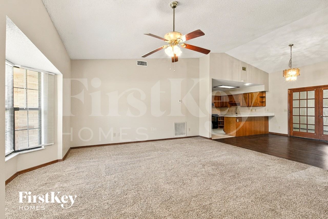 742 Eunice St - Photo 2 of 17