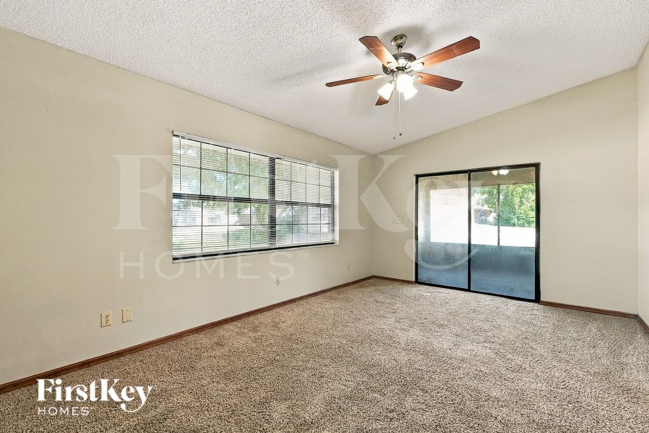 742 Eunice St - Photo 6 of 17