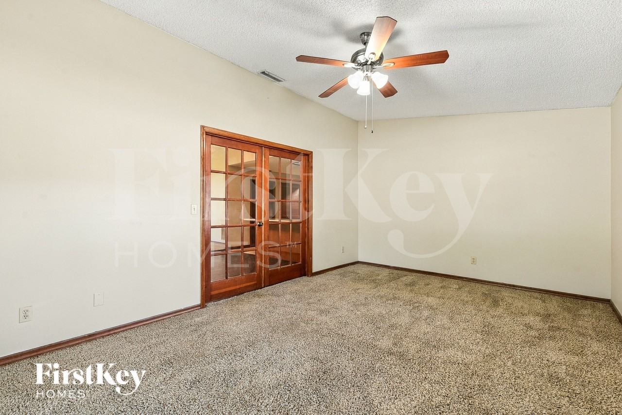 742 Eunice St - Photo 7 of 17