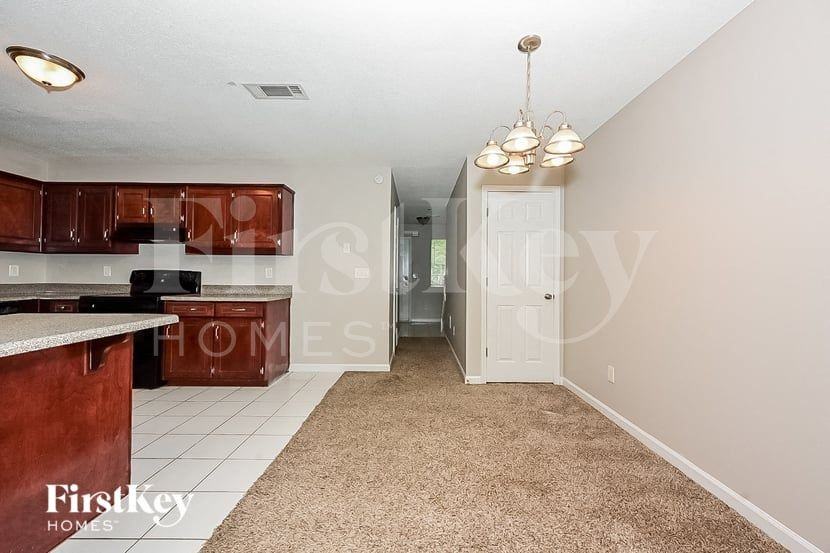 3784 Soapstone Rd - Photo 3 of 15