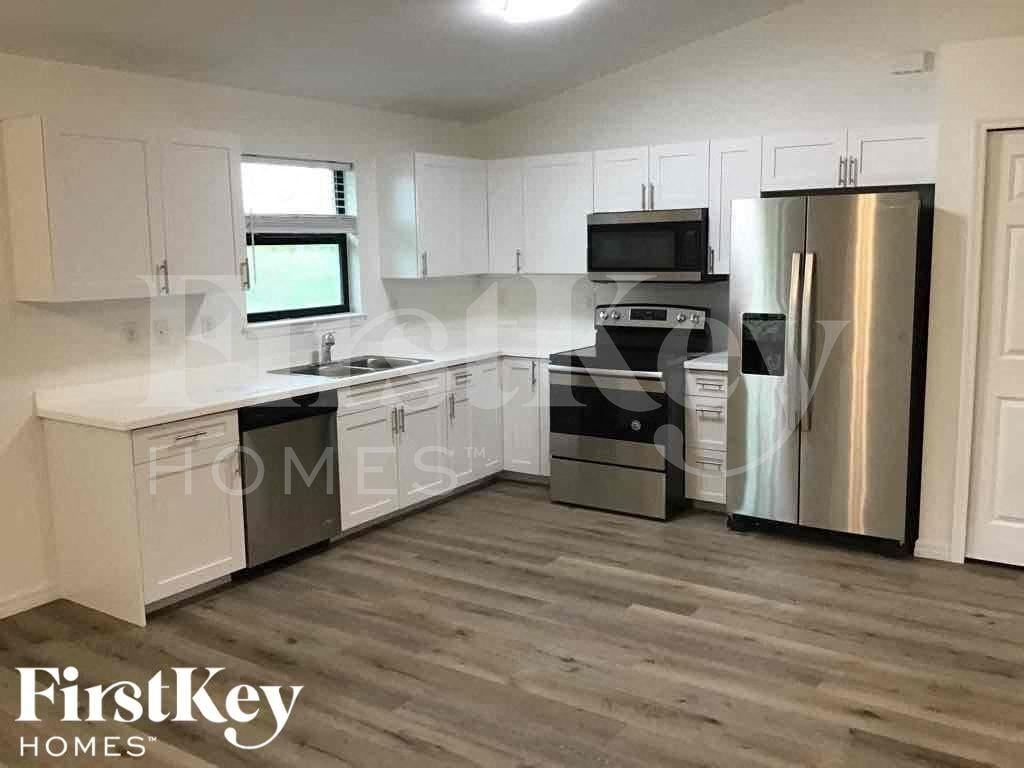 3001 28th St Sw - Photo 4 of 14