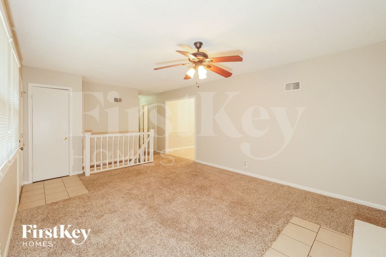 12405 E 52nd Ter - Photo 2 of 16
