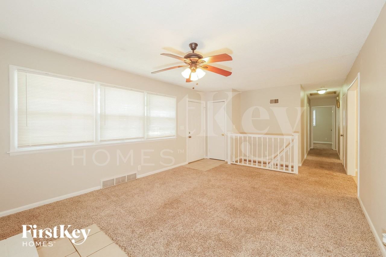 12405 E 52nd Ter - Photo 3 of 16