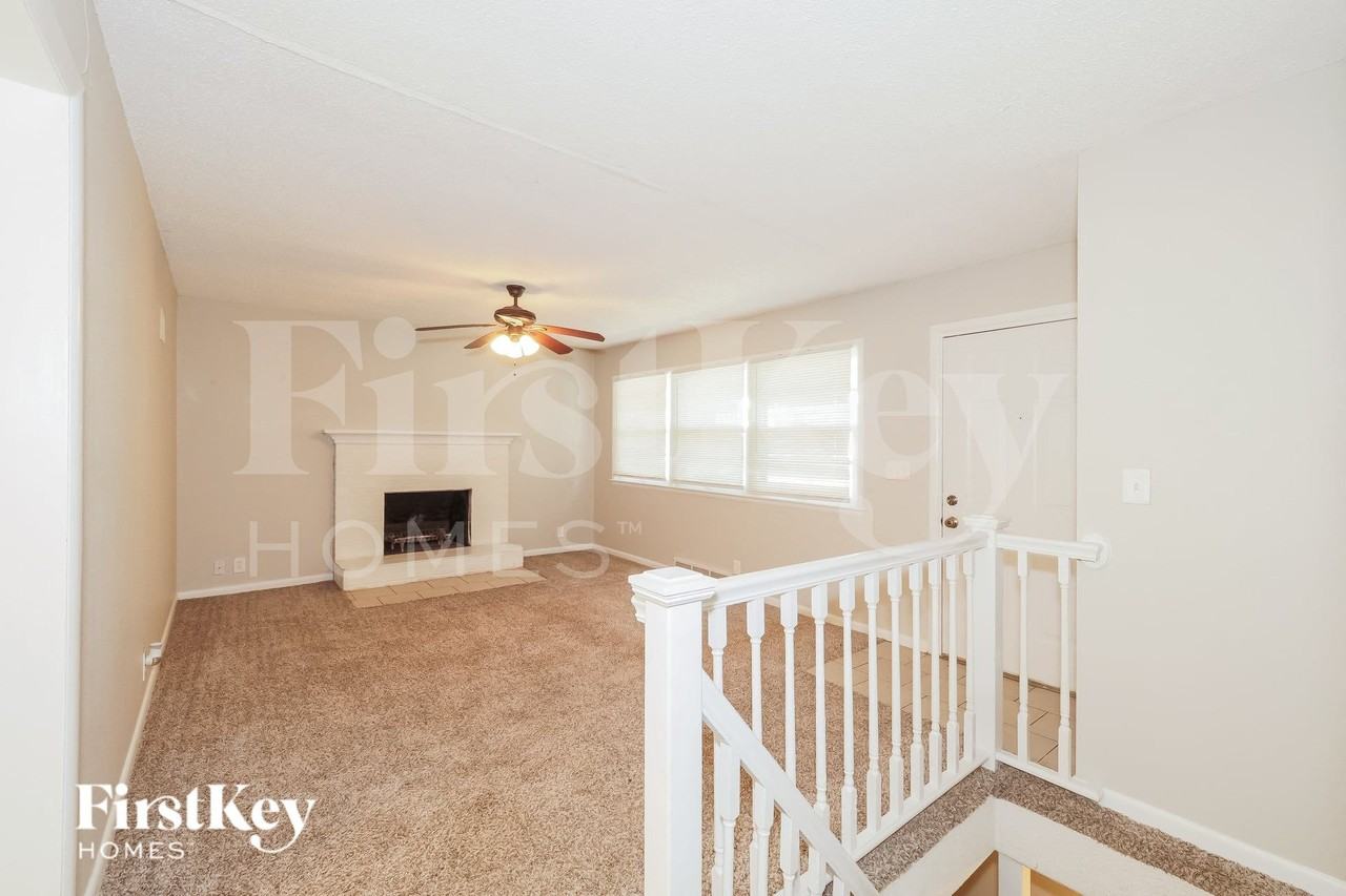 12405 E 52nd Ter - Photo 4 of 16