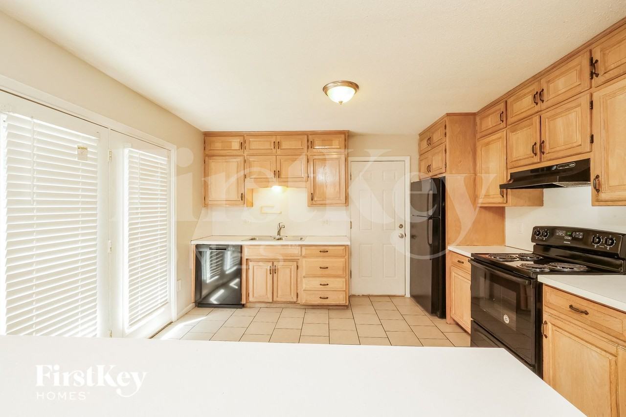 12405 E 52nd Ter - Photo 5 of 16