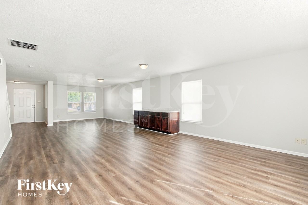 1078 Millstone Ct - Photo 4 of 16