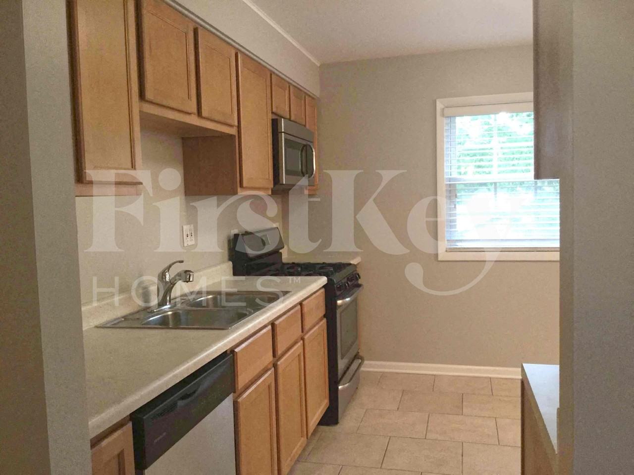 100 Shadywood Ln - Photo 5 of 19