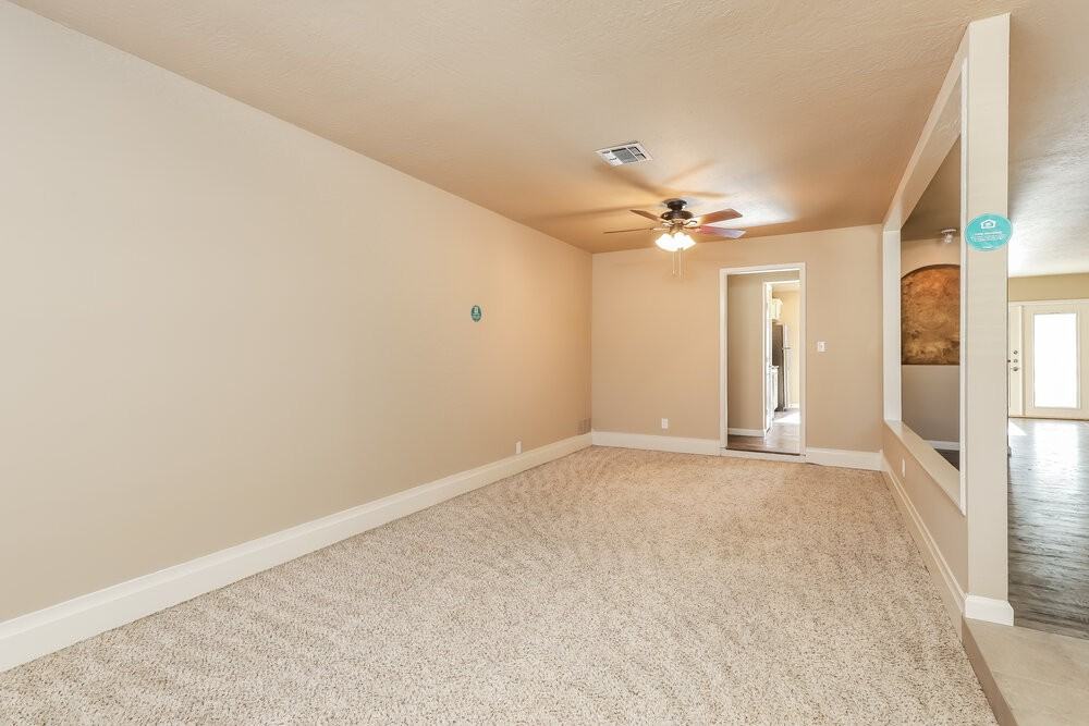 6138 Bloomwood St - Photo 4 of 16