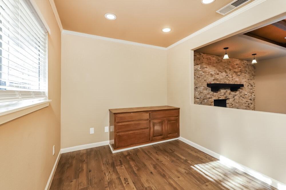 6138 Bloomwood St - Photo 5 of 16