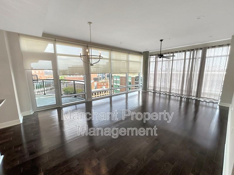 201 Riverplace #804 - Photo 3 of 19