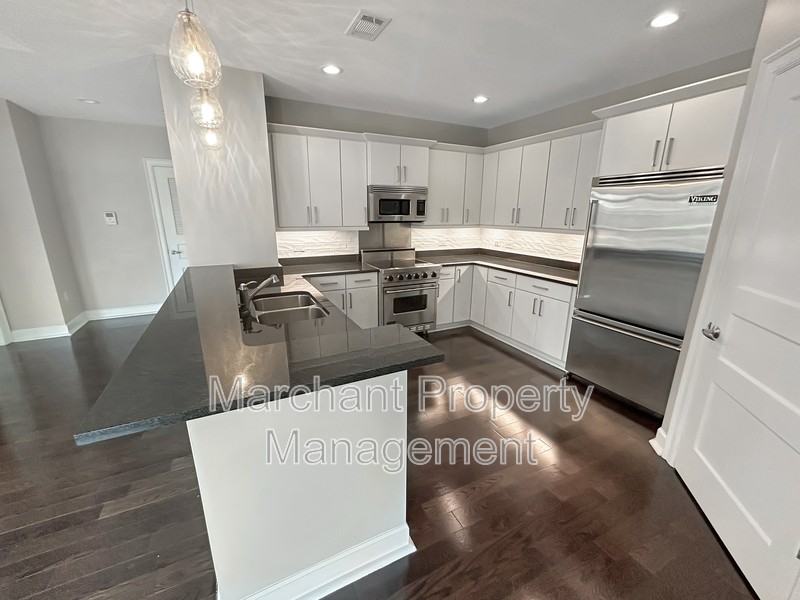 201 Riverplace #804 - Photo 4 of 19