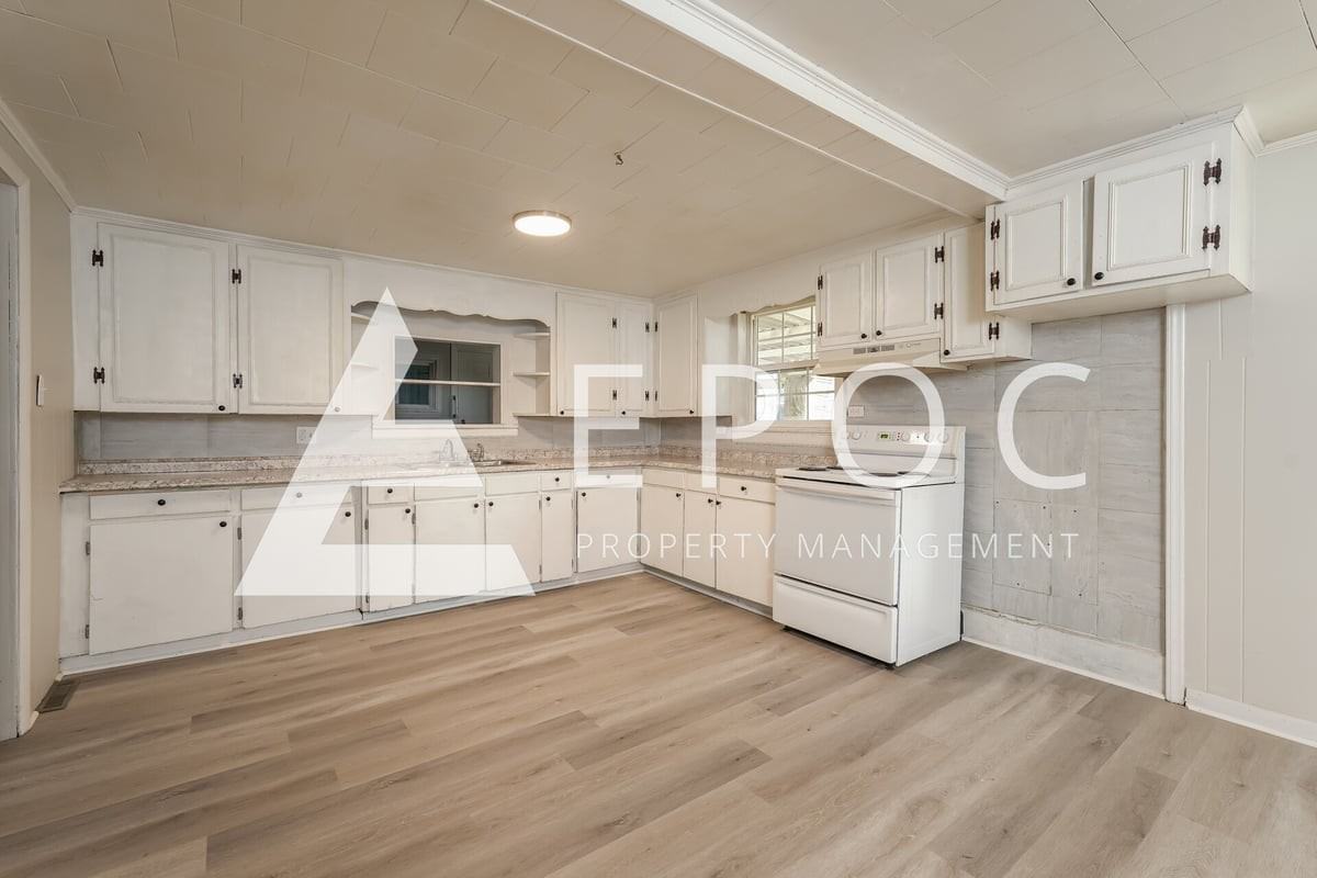 606 Robbins St - Photo 6 of 17