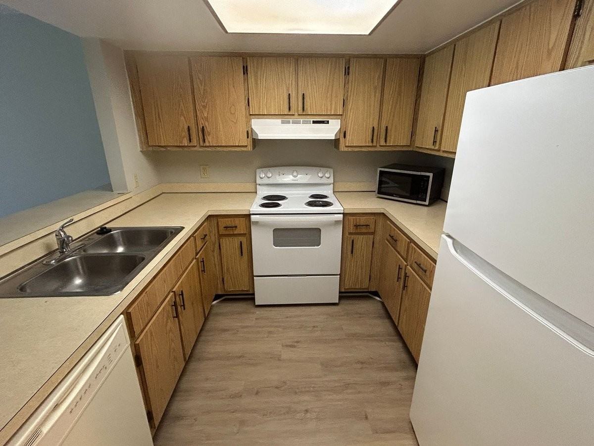 1069 Ellen Ct #1069 - Photo 2 of 23