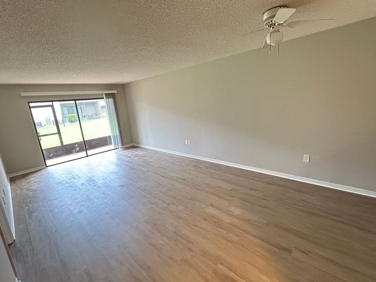 1069 Ellen Ct #1069 - Photo 5 of 23