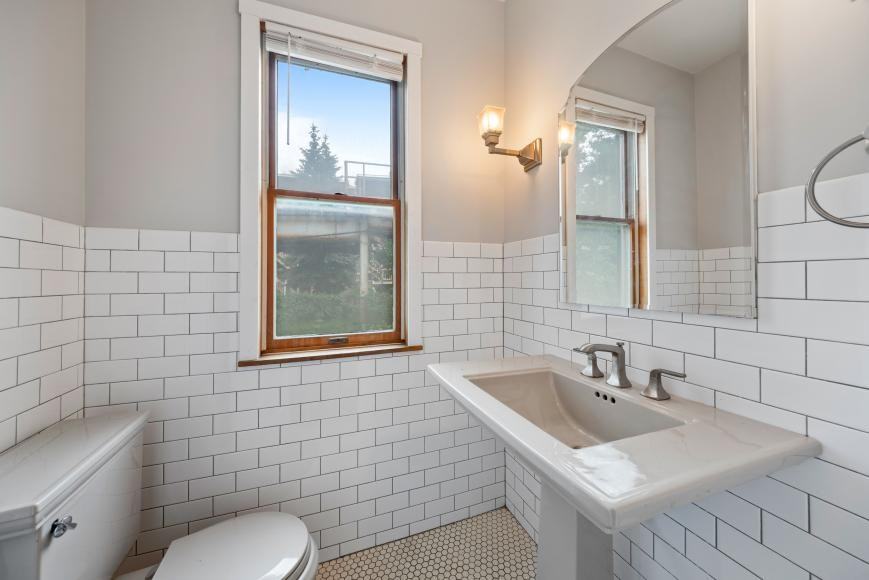 4647 N Winchester Ave - Photo 5 of 10
