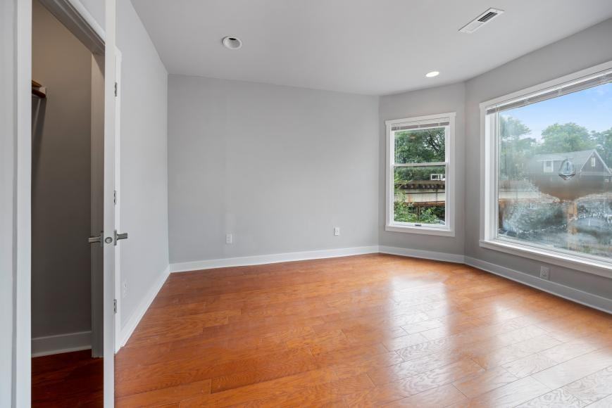 4647 N Winchester Ave - Photo 7 of 10