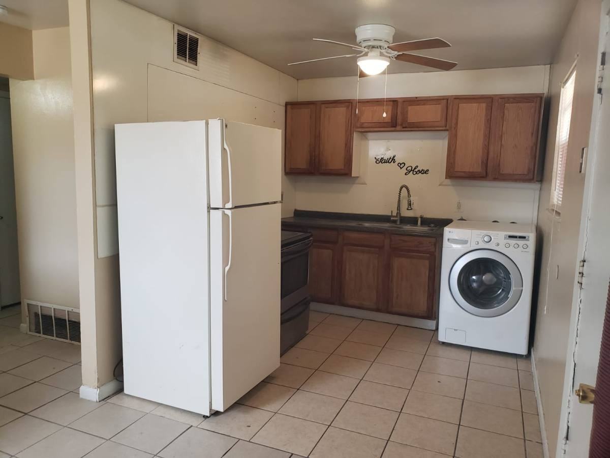 15310 B, Bellaire Ave - Photo 2 of 10