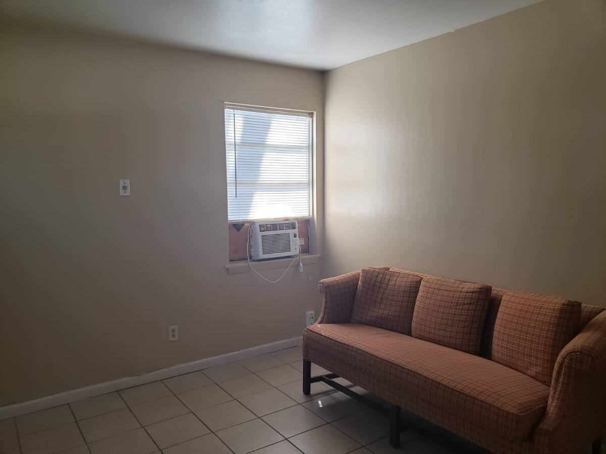 15310 B, Bellaire Ave - Photo 4 of 10