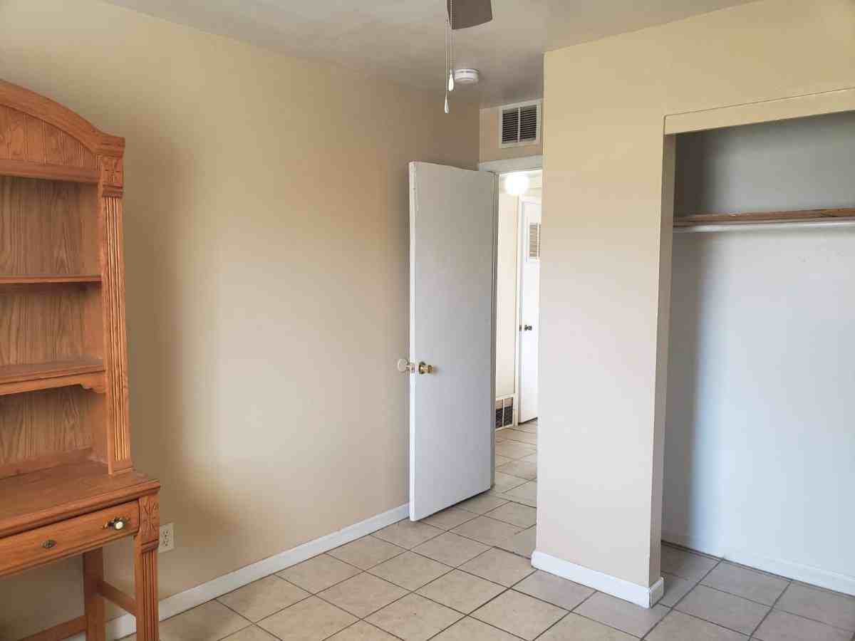 15310 B, Bellaire Ave - Photo 6 of 10
