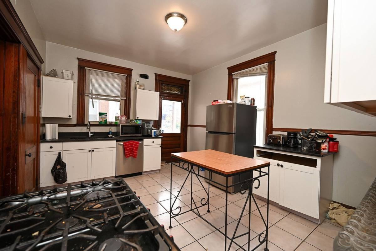 305 W Mcmillan St - Photo 5 of 20