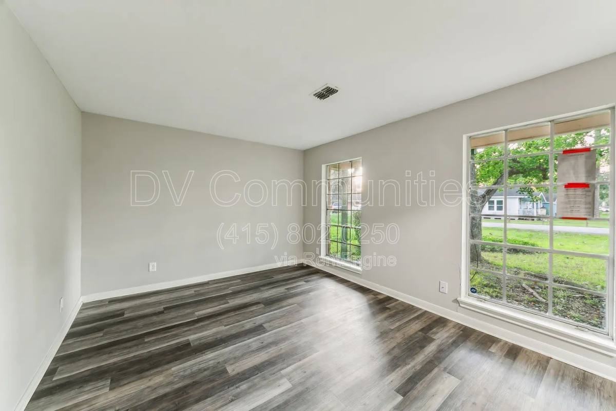 1617 3rd St - Photo 3 of 16