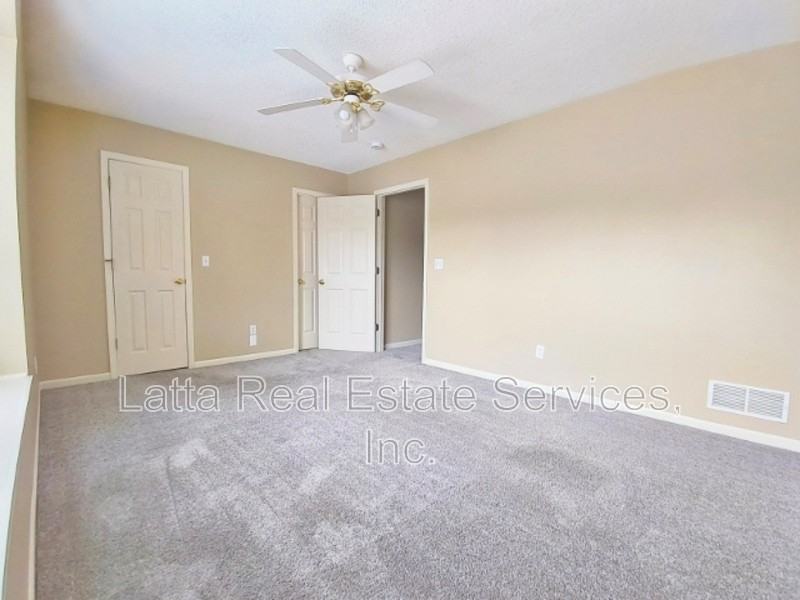 623 Ne Swann Cir - Photo 7 of 16