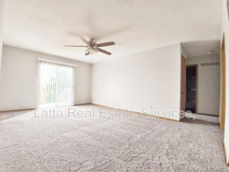 407 S Sunrise Dr - Photo 5 of 14