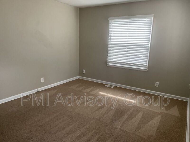 2028 Sw Medford Ave - Photo 6 of 14