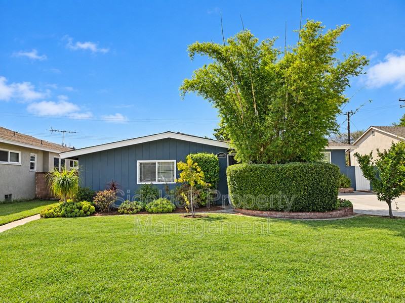14520 Close St - Photo 4 of 37