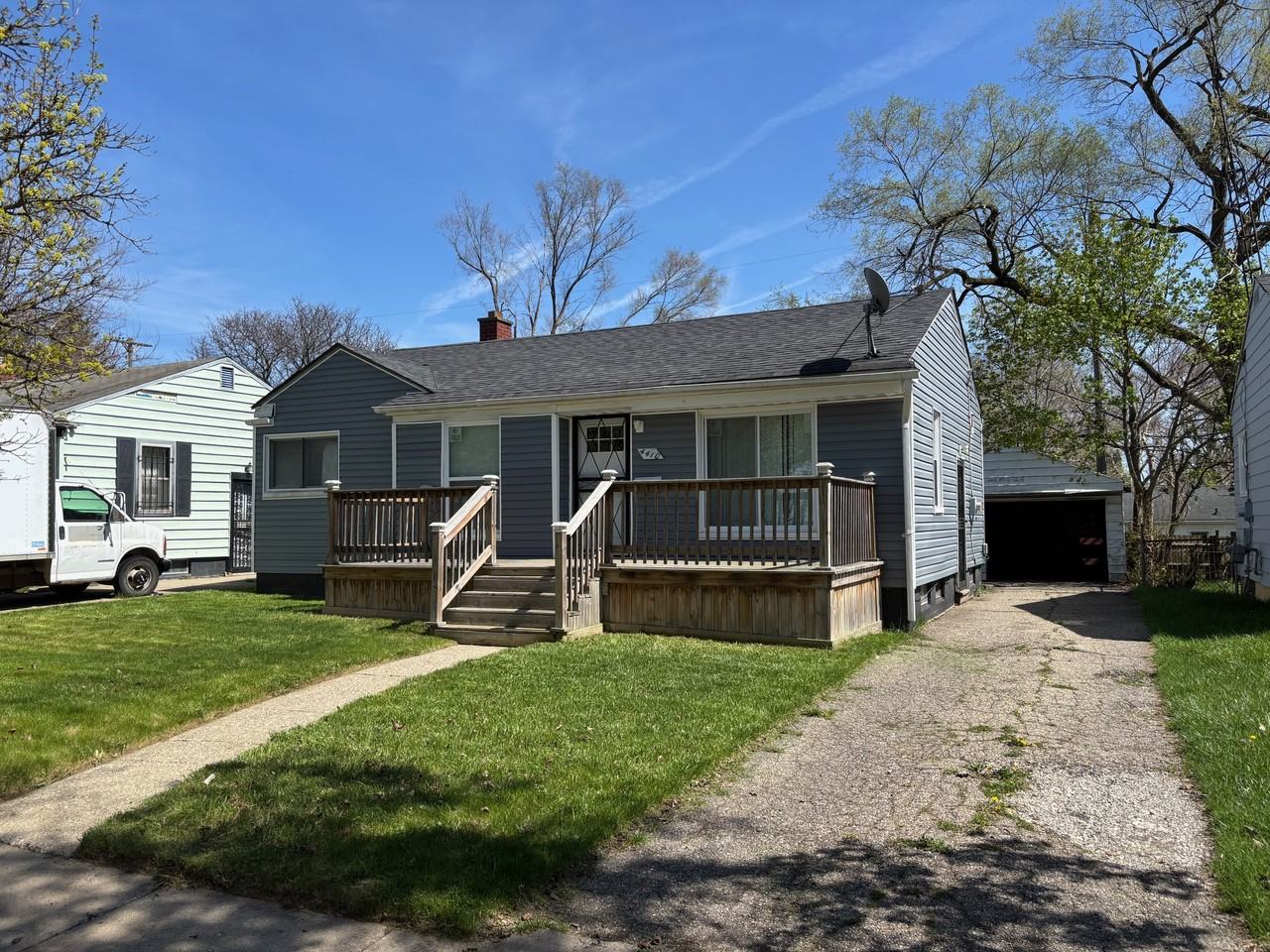 4410 Greenlawn Dr - Photo 4 of 29