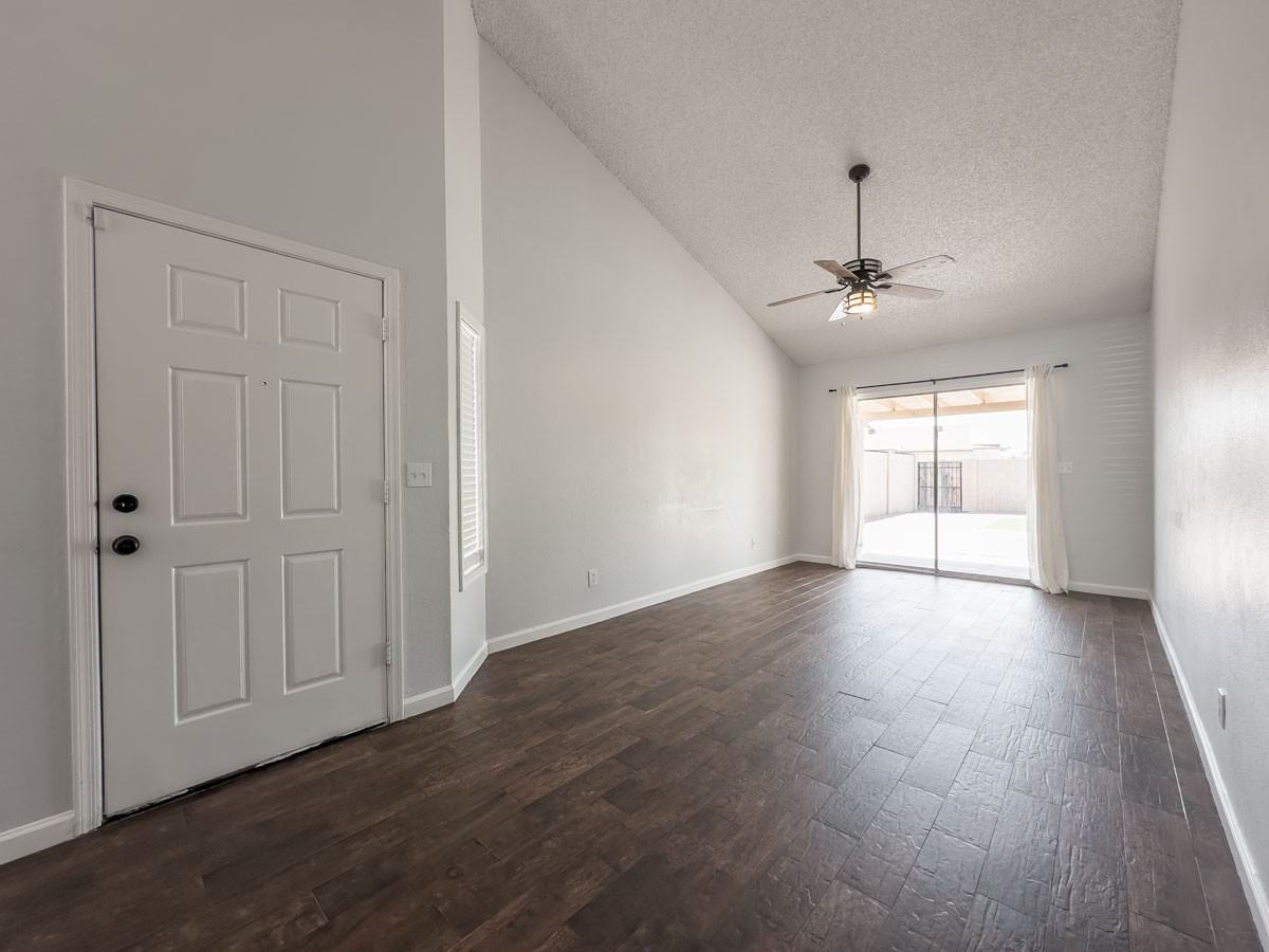 1319 W Straford Dr - Photo 4 of 24
