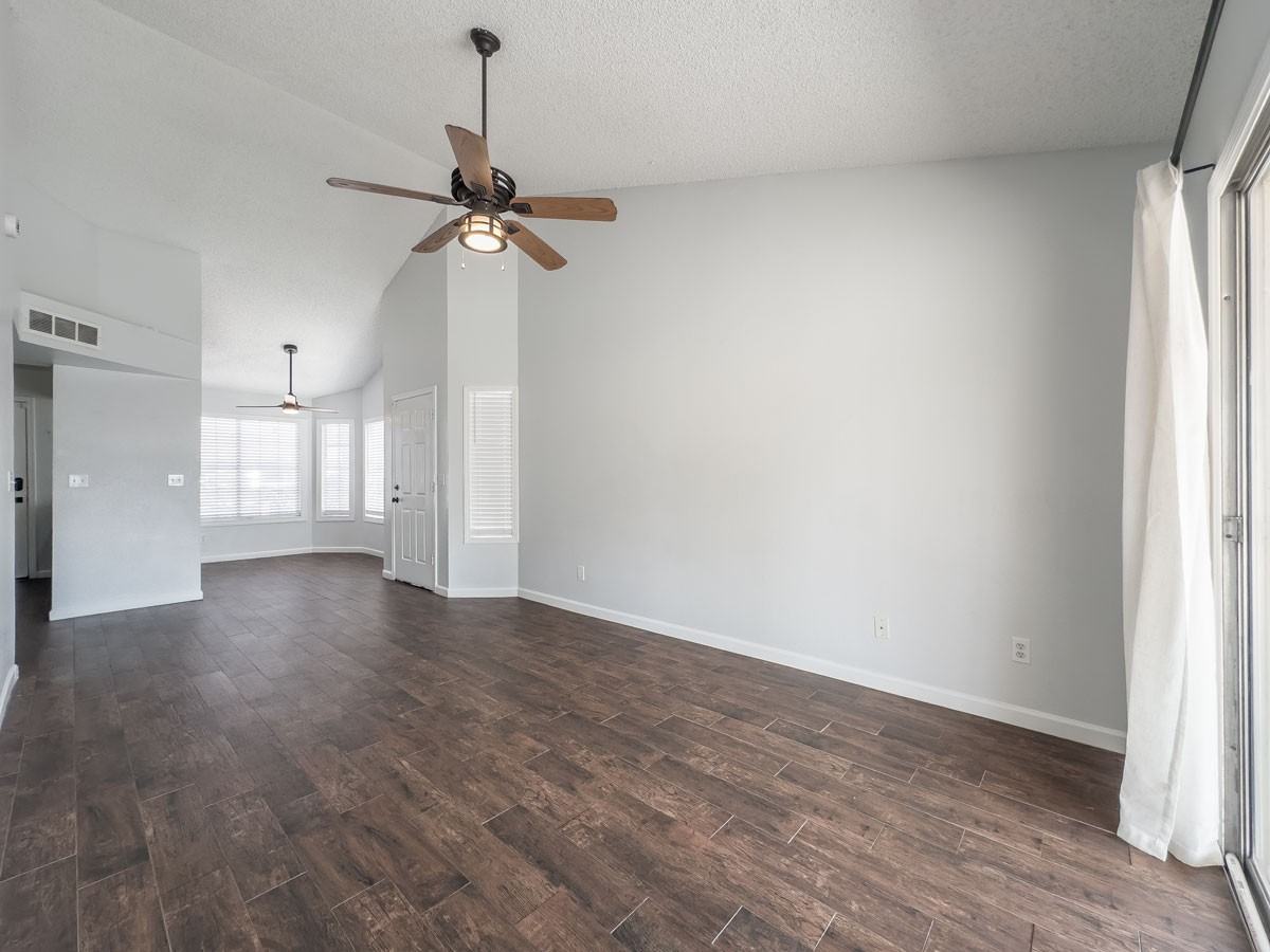 1319 W Straford Dr - Photo 5 of 24