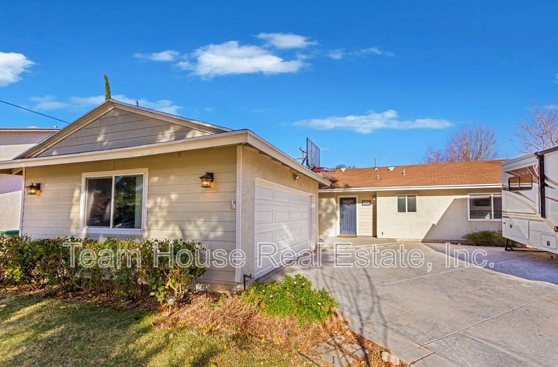 22327 Espuella Dr - Photo 2 of 16