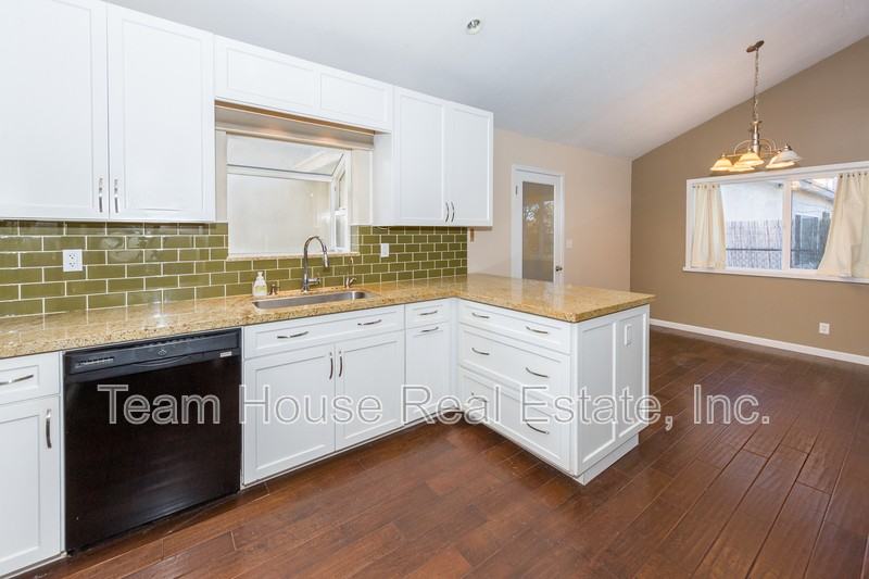 22327 Espuella Dr - Photo 4 of 16