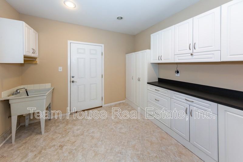 22327 Espuella Dr - Photo 6 of 16